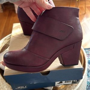 JBU by Jambu Burgundy Bootie. Size 6.5M